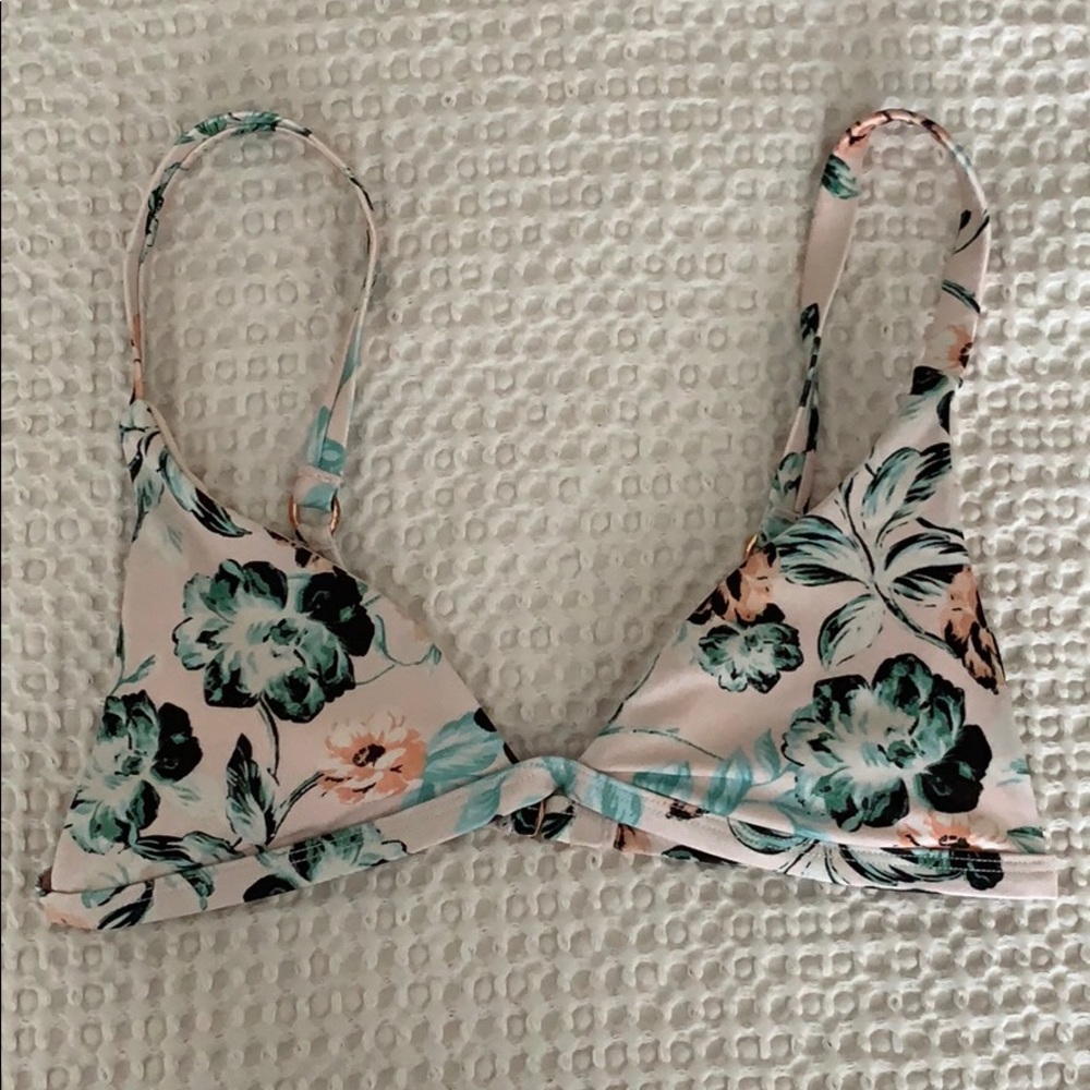 Kendall and Kylie bikini top